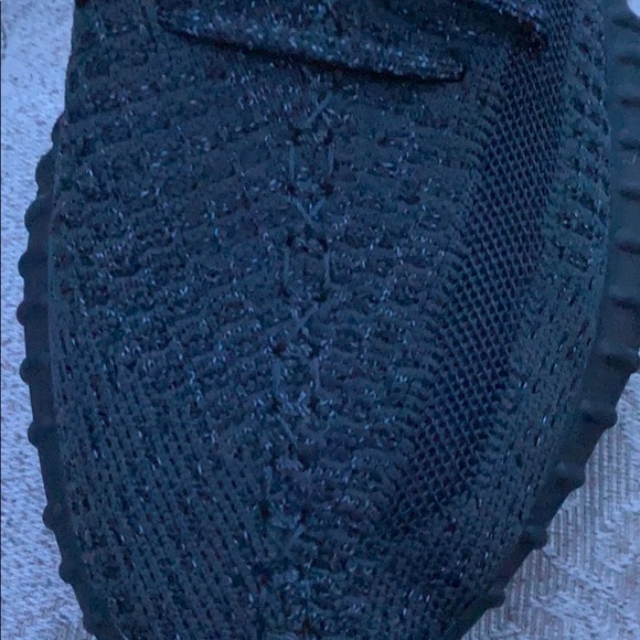 Black static Reflective Yeezy Boost 350 V2 - Picture 3 of 7